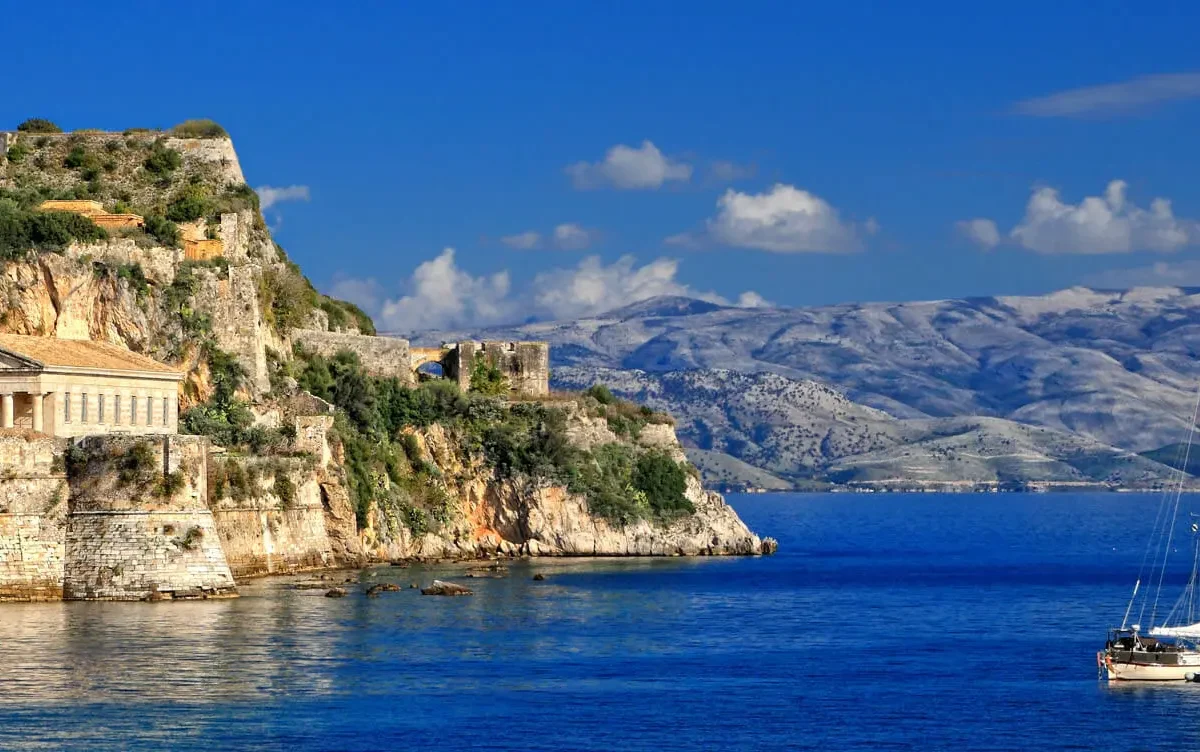 AI IS RESHAPING GREEK TOURISM, BOOSTING COMPETITIVENESS AND PROMOTING SUSTAINABLE GROWTH